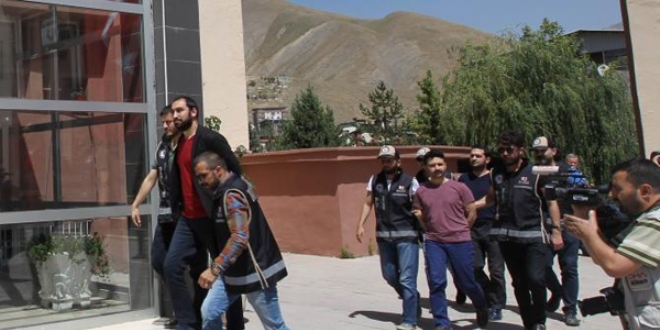Gaziantep'te 4 öğretmen ve bir imam tutuklandı