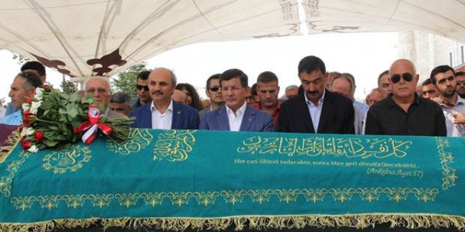 Davutoğlu'nu cenazede ölümle tehdit etti