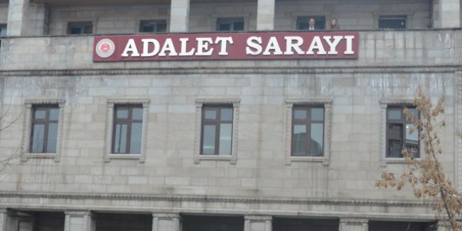 Ağrı'da 8 akademisyen ve 2 memur tutuklandı