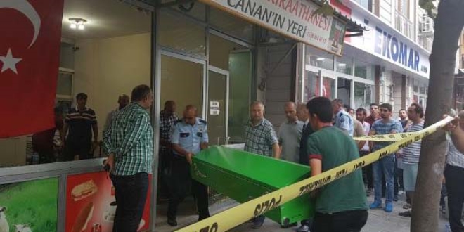 Özel harekat polisi kahvede intihar etti