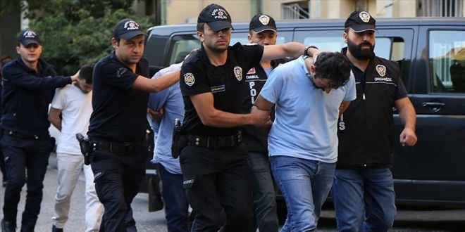 Bursa'da retmen ve emniyet mensuplarn da bulunduu 6 kii tutukland