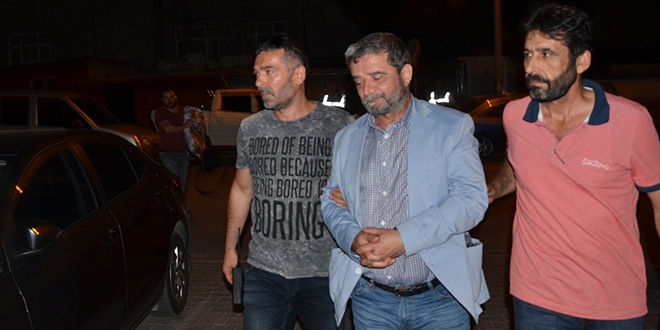 Mümtazer Türköne tutuklandı