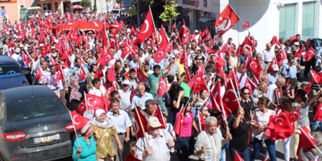 'Devlet Millet El Ele Şehitlere Saygı' yürüyüşü yapıldı