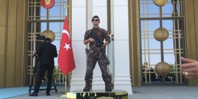 Muhafız Alayı'nın yerini polis özel harekat aldı