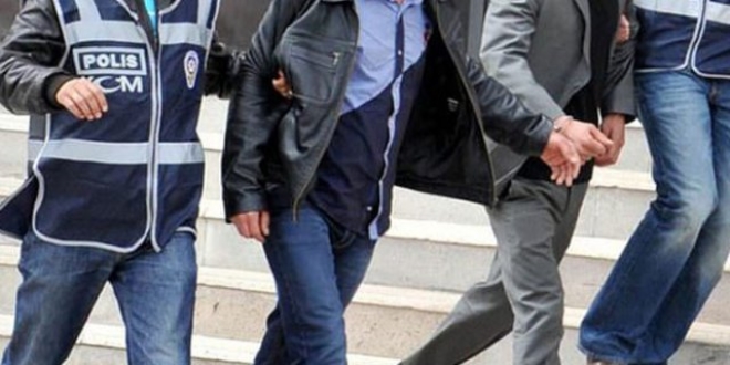 İzmir'de 20 polis tutuklandı