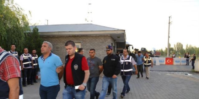 Iğdır'da 36 polisten 22'si tutuklandı