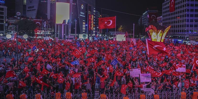 Valilik, vatandaşları Kızılay Meydanı'na davet etti
