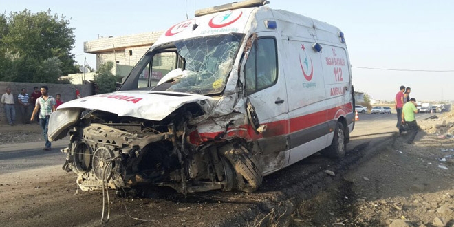 Şırnak'ta ambulans ile kamyonet çarpıştı: 9 yaralı