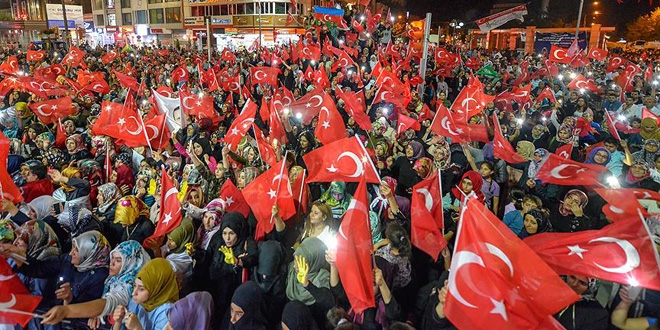 Meydanlardaki demokrasi nöbeti sürüyor