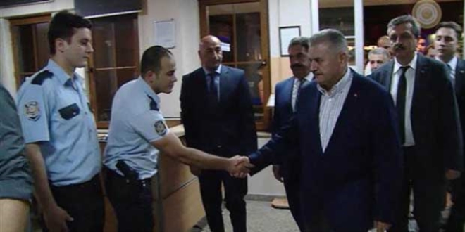 Başbakan Yıldırım, Çengelköy Karakolu'nu ziyaret etti