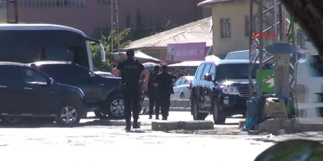 Van'da, yol kesmeye çalışan 1 PKK'lı öldürüldü