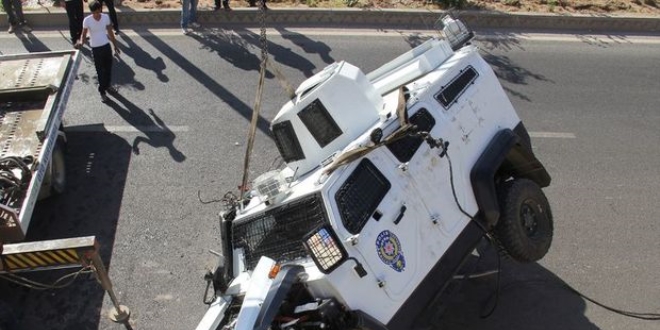 FETÖ'nün darbe girişimi sırasında 55 polis aracı ağır hasar aldı