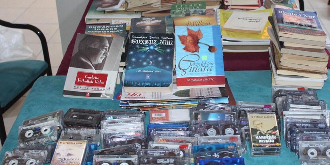Uşak'ta Gülen'e ait kitap ve kasetler bulundu