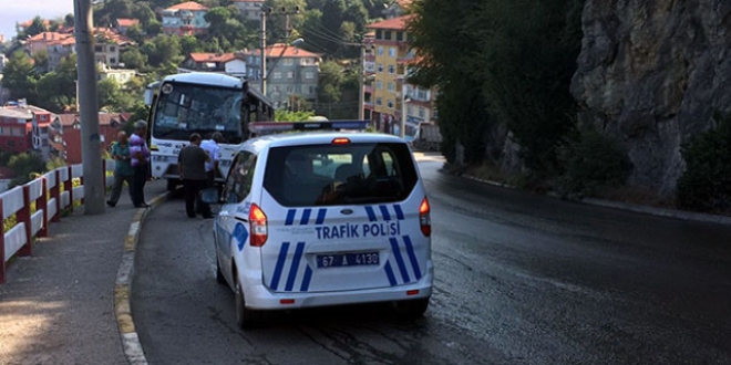 Zonguldak'ta tır halk otobüsüne çarptı: 10 yaralı