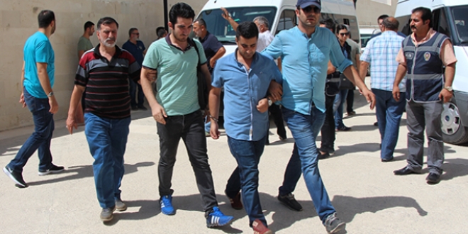 Elazığ'da 8 adliye çalışanı tutuklandı