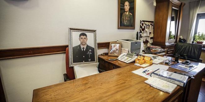 Şehit Astsubay Halisdemir için şiir yazdı