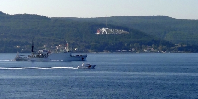 Rus askeri gemileri Çanakkale Boğazı'ndan geçti