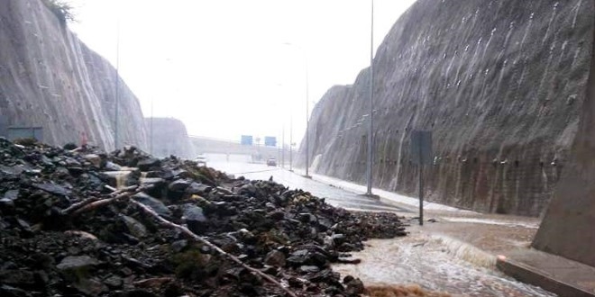 Karadeniz sele teslim oldu