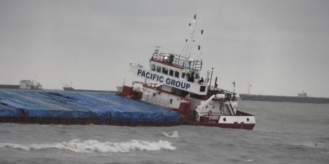 Samsun'da kuru yük gemisi karaya oturdu