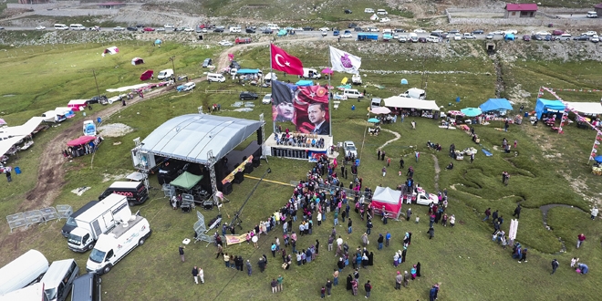2 bin 640 rakımlı dağda 'demokrasi şöleni'