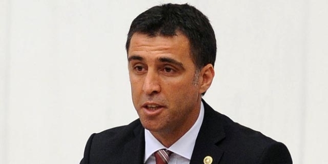 Eski milletvekili Hakan Şükür hakkında yakalama kararı