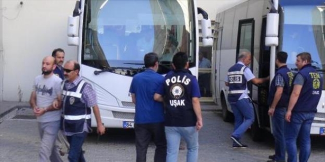 Uşak'ta gözaltındaki vali yardımcısı ve kaymakam tutuklandı