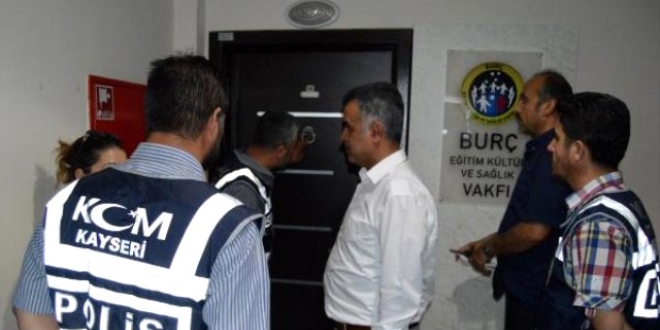 Kayseri'de kapatlan eitim kurumu deposundaki evraklara el konuldu
