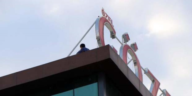 İntihara kalkışan hastane çalışanını polisler ikna etti