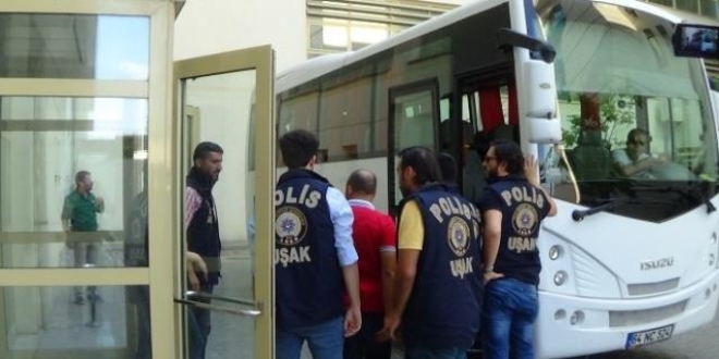 Uşak'ta gözaltına alınan 12 sağlık personeli, tutuklandı
