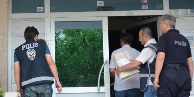 Aksaray'da 13 kamu personeli tutukland