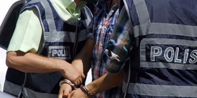 Mahkemece serbest bırakılan öğretmen, tutuklandı