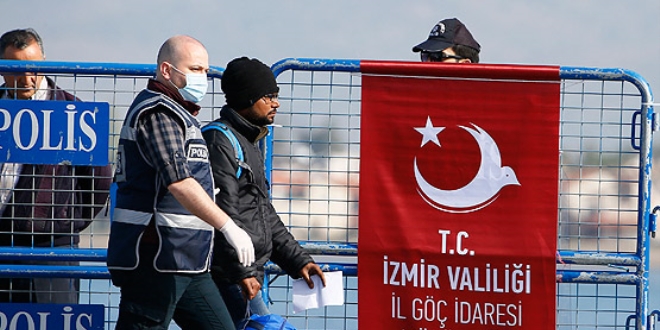 Geri Kabul Anlaşması kapsamında 6 kaçak Dikili'ye getirildi