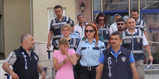 Afyonkarahisar'da, il ablalarının bulunduğu 4 kadın tutuklandı