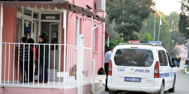 İzmir'de öğrenci evlerine operasyon: 5 kişi gözaltında