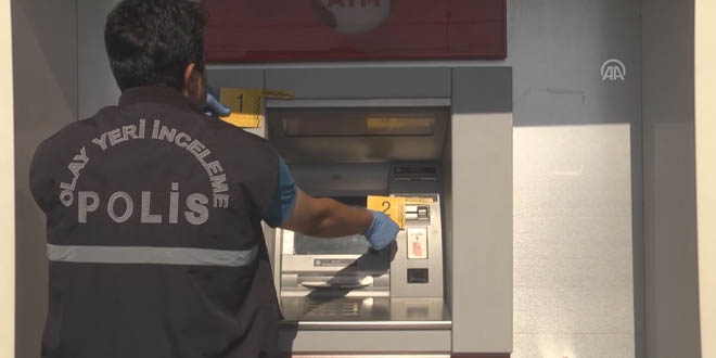 ATM'de kamera ve kart kopyalama düzeneği bulundu