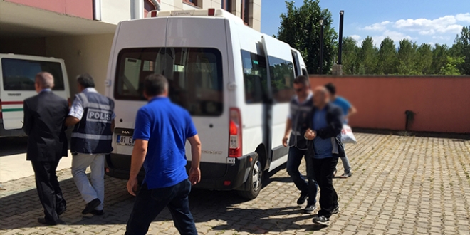 Hatay'da, MHP'li Meclis yesi ve bir polis tutukland