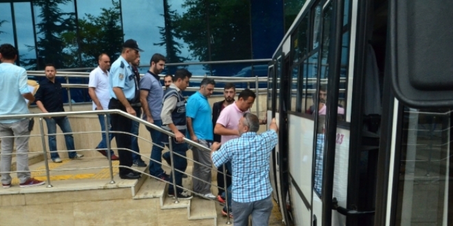 Mersin'de 7 adliye personeli tutuklandı
