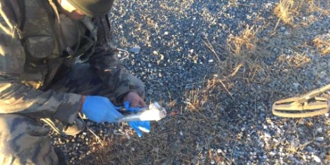 Teröristlerce yola döşenen patlayıcılar etkisiz hale getirildi