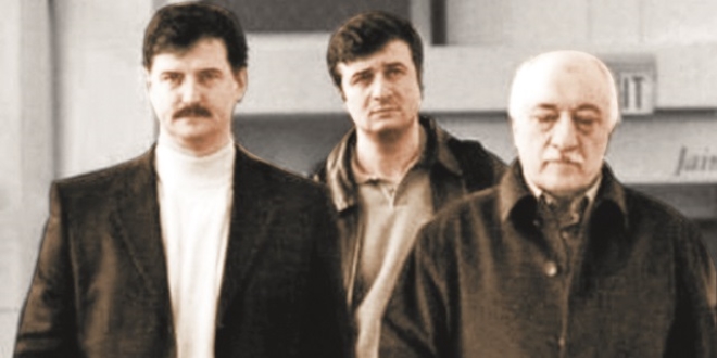 Gülen'in sağ koluna darbe