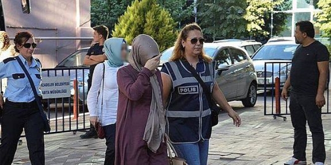 Manisa'da 6 adliye personeli tutukland