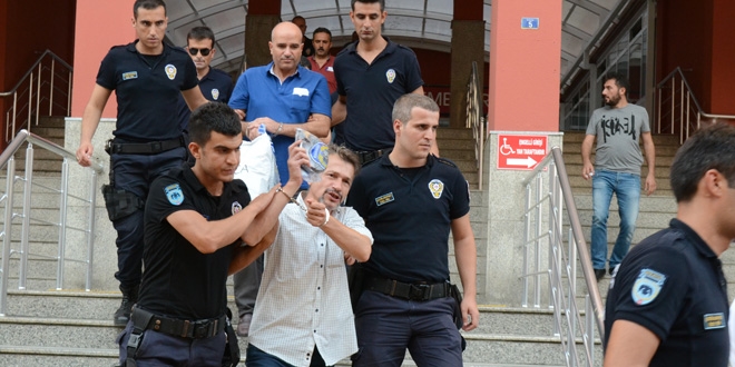 Kocaeli'de 8 emniyet mensubu tutuklandı