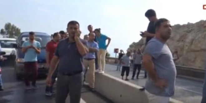 Antalya'da askeri aracın geçişi sırasında patlama: 2 yaralı