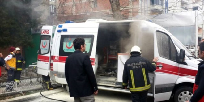 Konya'da hastay hastaneye yetitirmeye alan 112 ambulans yand