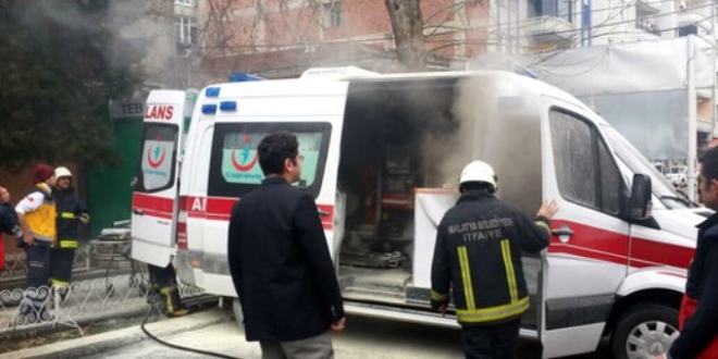 Konya'da hastayı hastaneye yetiştirmeye çalışan 112 ambulansı yandı