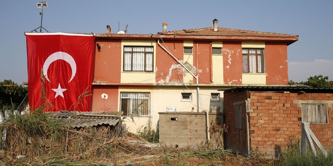 Şehit Uzman Çavuş Eser'in evine acı haber ulaştı