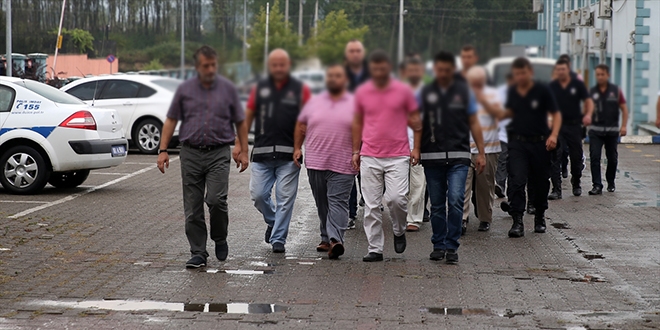 Düzce'de biri memur 11 'abla' ve 'abi' tutuklandı