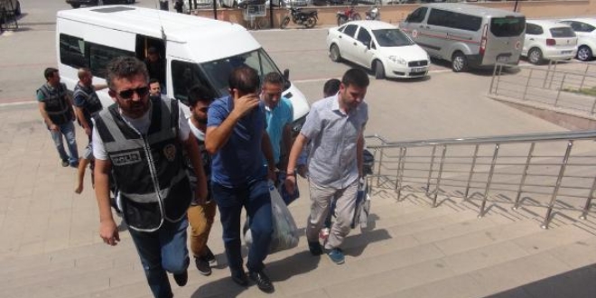 Denizli'de 14 infaz koruma memuru ve 12 zabıt katibi tutuklandı