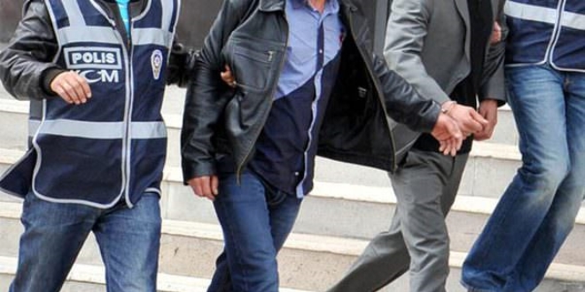 Sivas'ta srdrlen soruturma kapsamnda, 16 polis daha tutukland