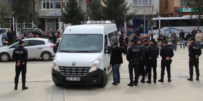 Giresun'da 5 niversite personeli, 8 retmen tutukland