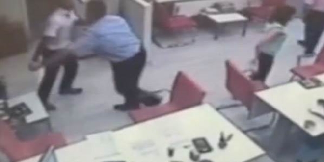 Darbeci askerin eşini bıçakla kovalayan katip kovuldu